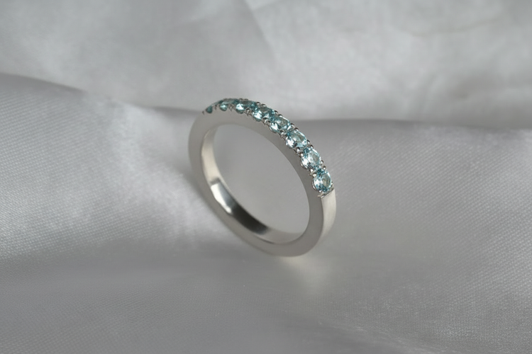 Anillo con aguamarina