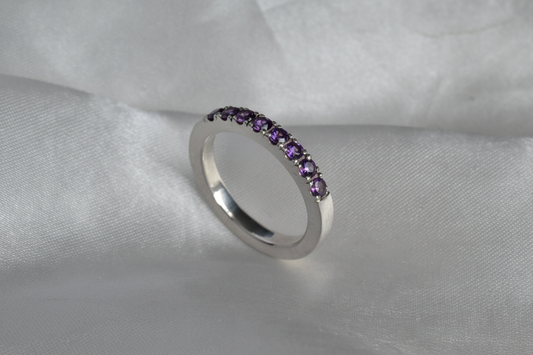 Anillo con piedras amatista