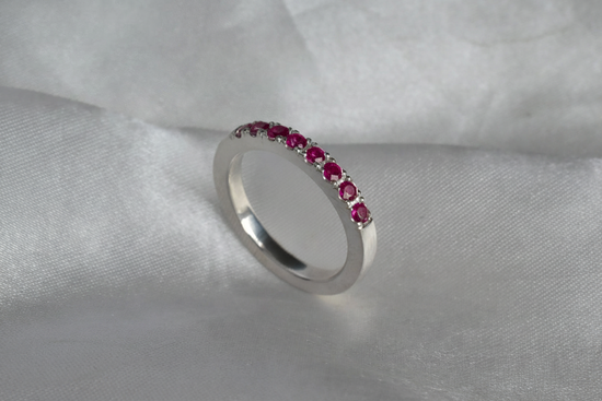 Anillo con rubíes