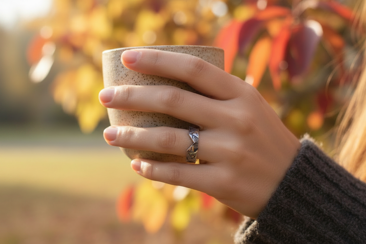 Anillo V – Mujer Taza v2